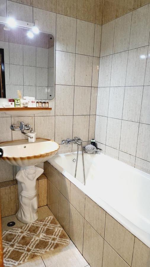 Appartamento Two Bedroom With Garden View Bucarest